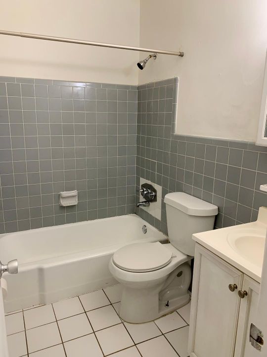 For Sale: $130,000 (1 beds, 1 baths, 640 Square Feet)