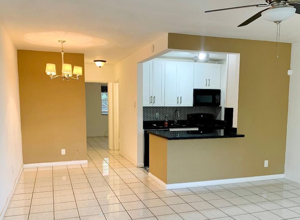 For Sale: $130,000 (1 beds, 1 baths, 640 Square Feet)