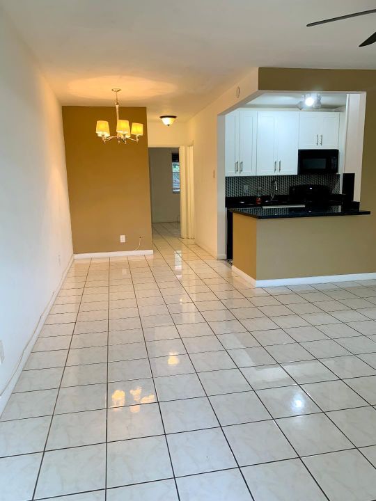 For Sale: $130,000 (1 beds, 1 baths, 640 Square Feet)