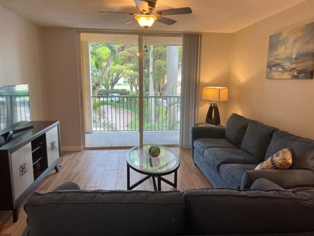 Active With Contract: $4,000 (2 beds, 2 baths, 1036 Square Feet)