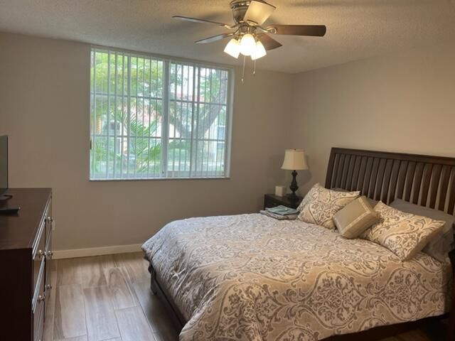 Active With Contract: $4,000 (2 beds, 2 baths, 1036 Square Feet)