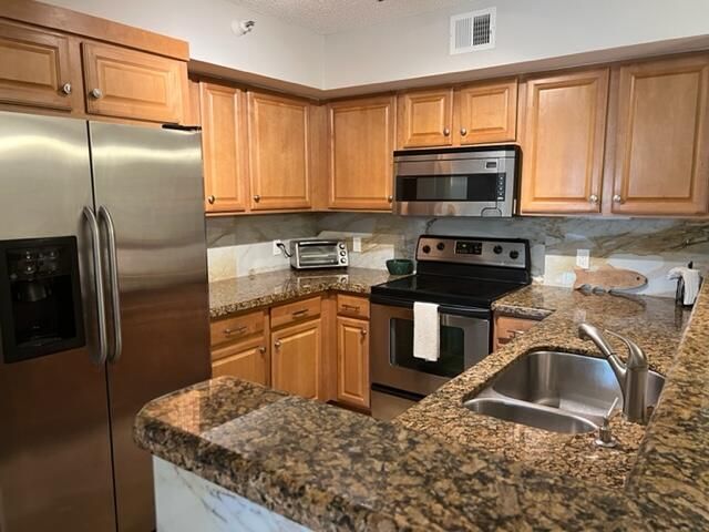 Active With Contract: $4,000 (2 beds, 2 baths, 1036 Square Feet)