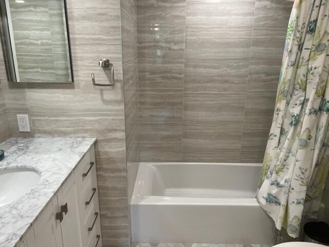 Active With Contract: $4,000 (2 beds, 2 baths, 1036 Square Feet)