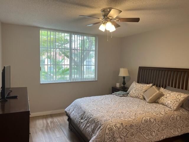 Active With Contract: $4,000 (2 beds, 2 baths, 1036 Square Feet)