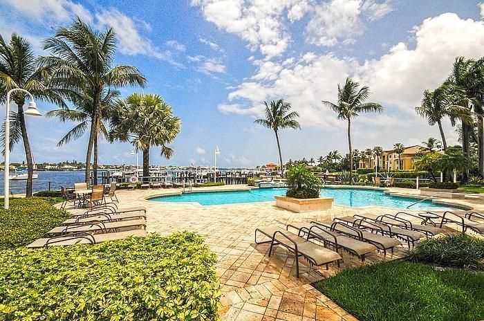 Active With Contract: $4,000 (2 beds, 2 baths, 1036 Square Feet)