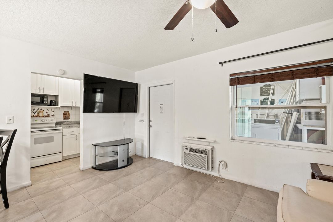 For Sale: $145,000 (2 beds, 1 baths, 763 Square Feet)