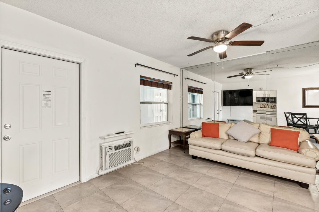 For Sale: $145,000 (2 beds, 1 baths, 763 Square Feet)