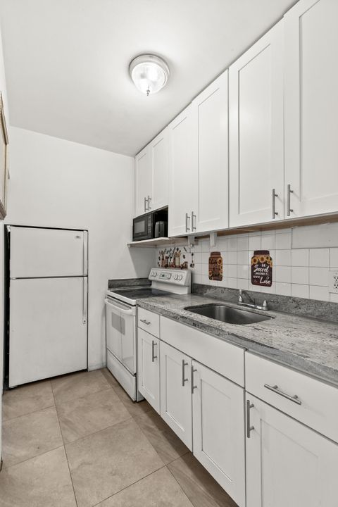 For Sale: $145,000 (2 beds, 1 baths, 763 Square Feet)
