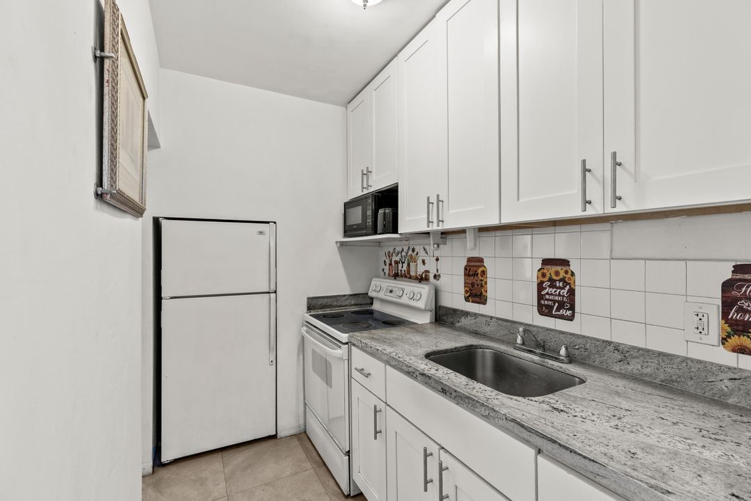 For Sale: $145,000 (2 beds, 1 baths, 763 Square Feet)