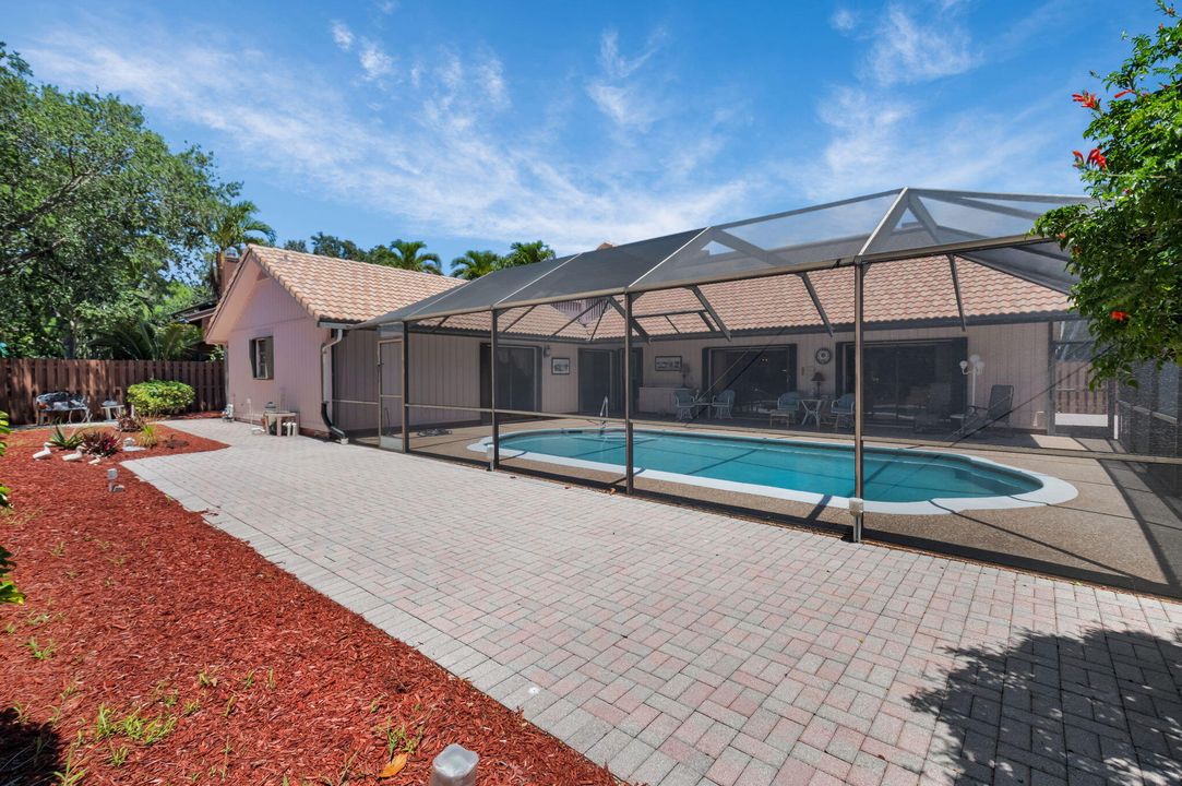 Activo con contrato: $1,150,000 (4 camas, 3 baños, 2854 Pies cuadrados)