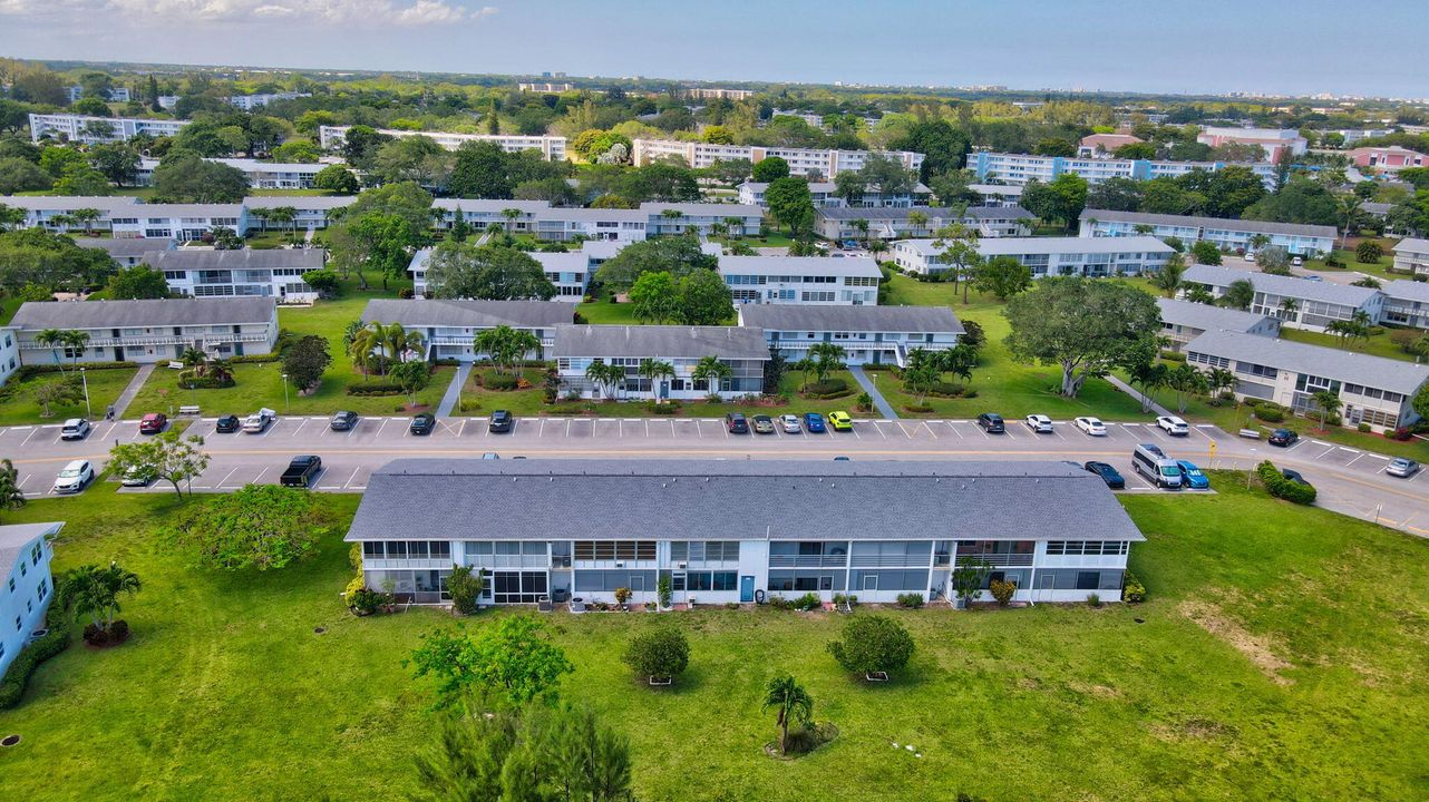 合同活跃: $117,000 (2 贝兹, 1 浴室, 820 平方英尺)