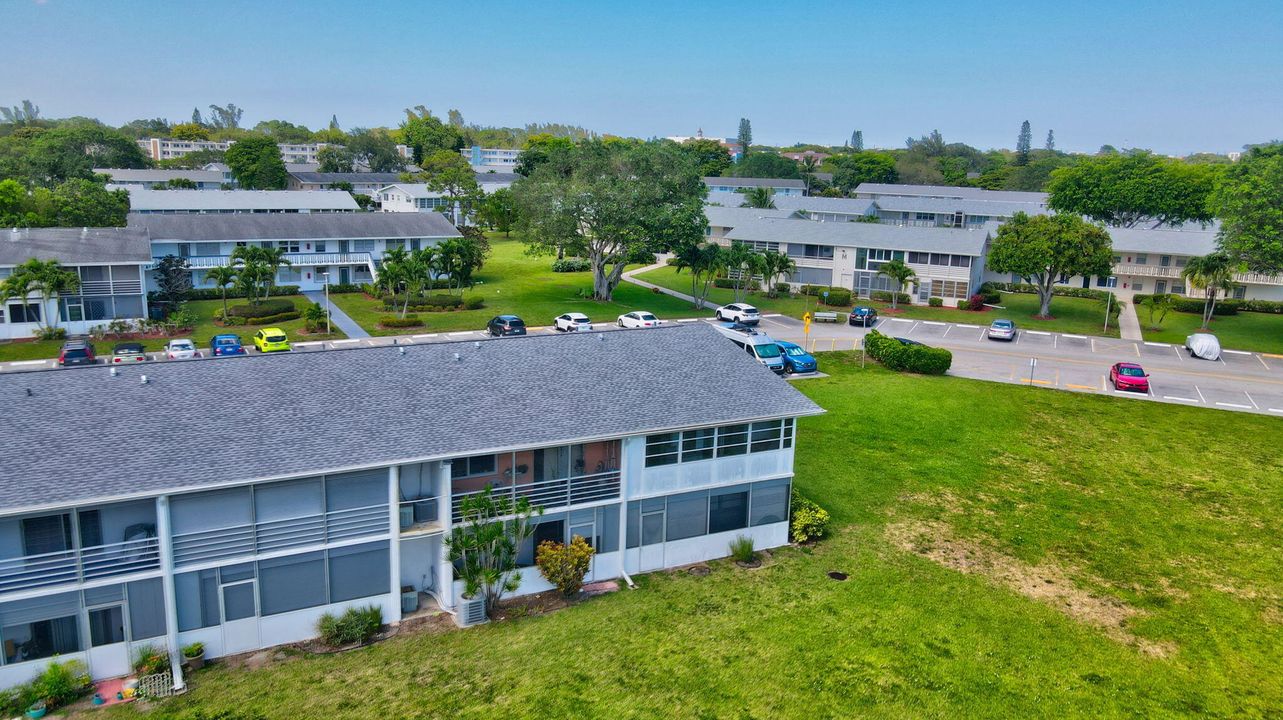 合同活跃: $117,000 (2 贝兹, 1 浴室, 820 平方英尺)