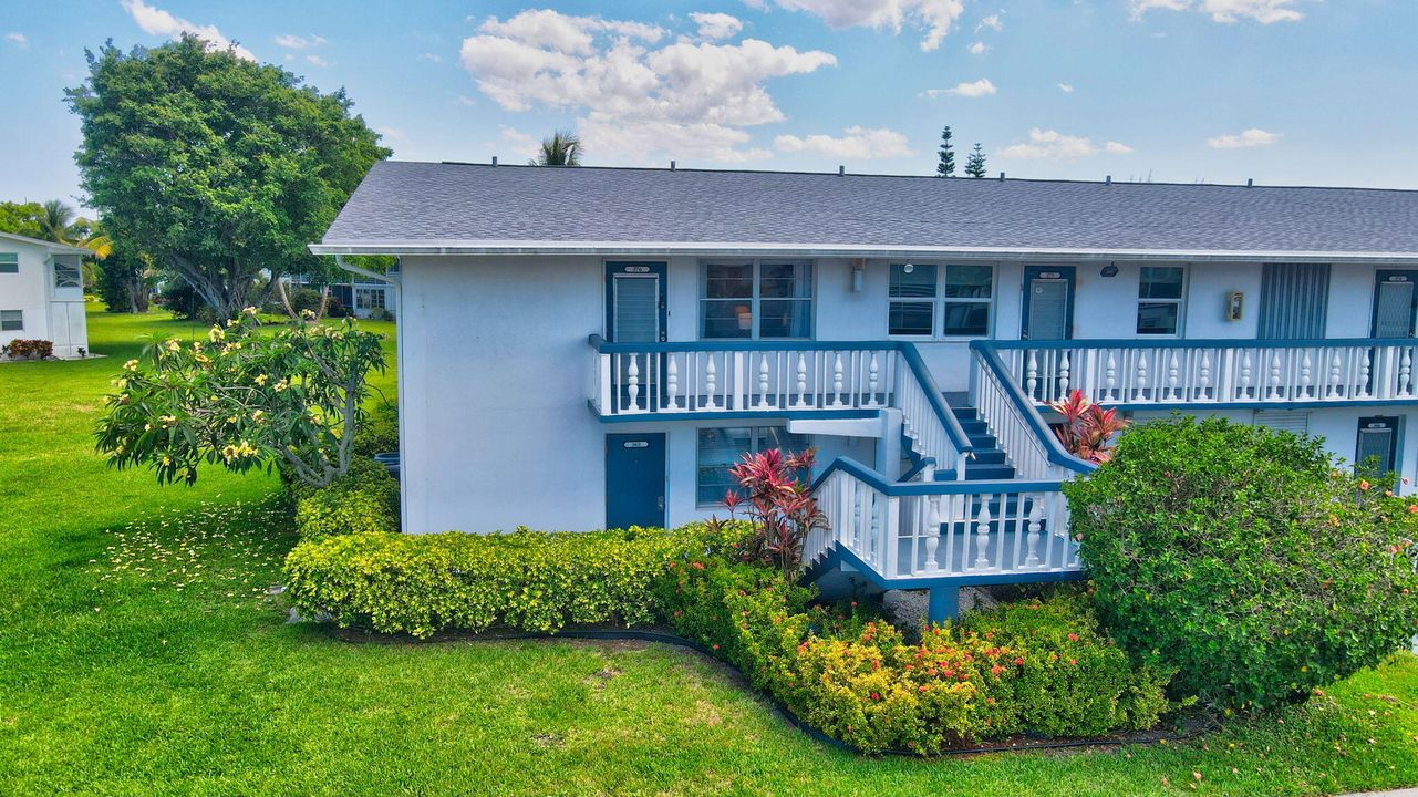 合同活跃: $117,000 (2 贝兹, 1 浴室, 820 平方英尺)