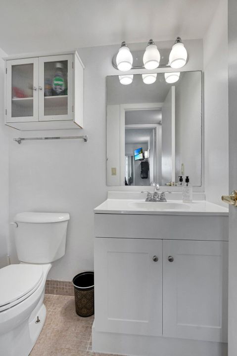 合同活跃: $117,000 (2 贝兹, 1 浴室, 820 平方英尺)