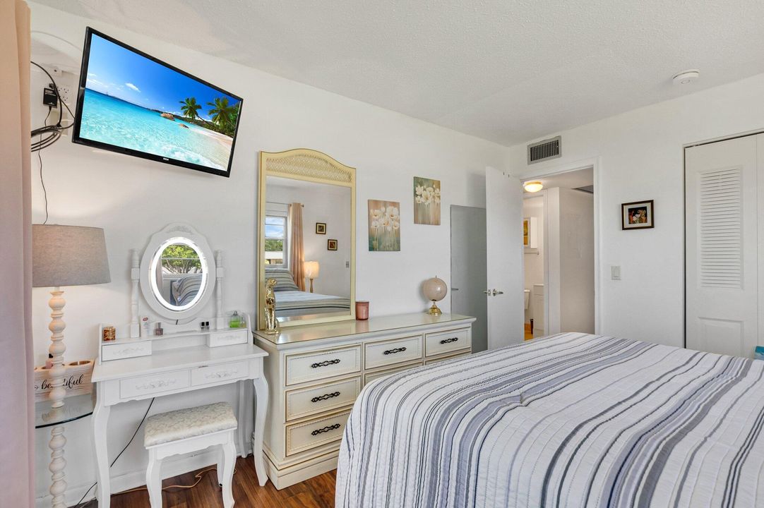 合同活跃: $117,000 (2 贝兹, 1 浴室, 820 平方英尺)