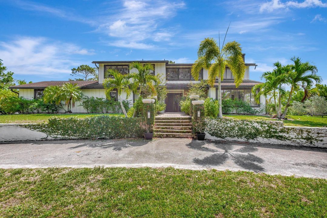 Под контрактом: $9,000 (5 спален, 3 ванн, 3329 Квадратных фут)