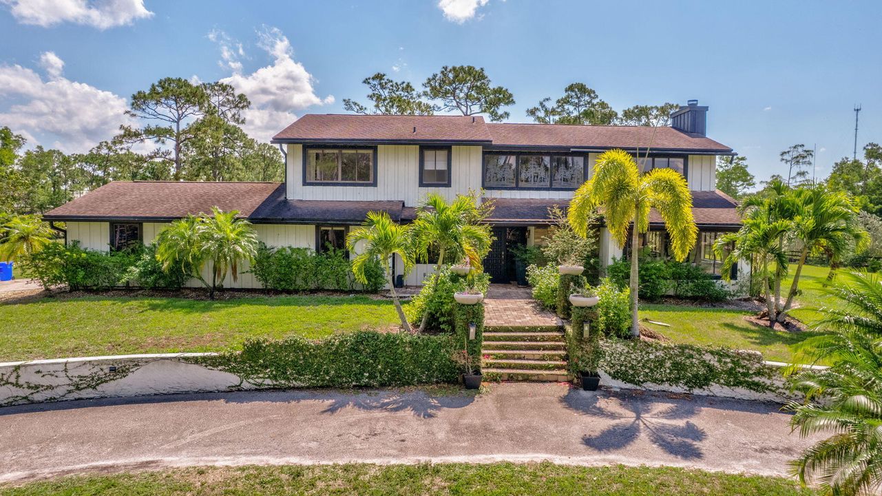 Под контрактом: $9,000 (5 спален, 3 ванн, 3329 Квадратных фут)