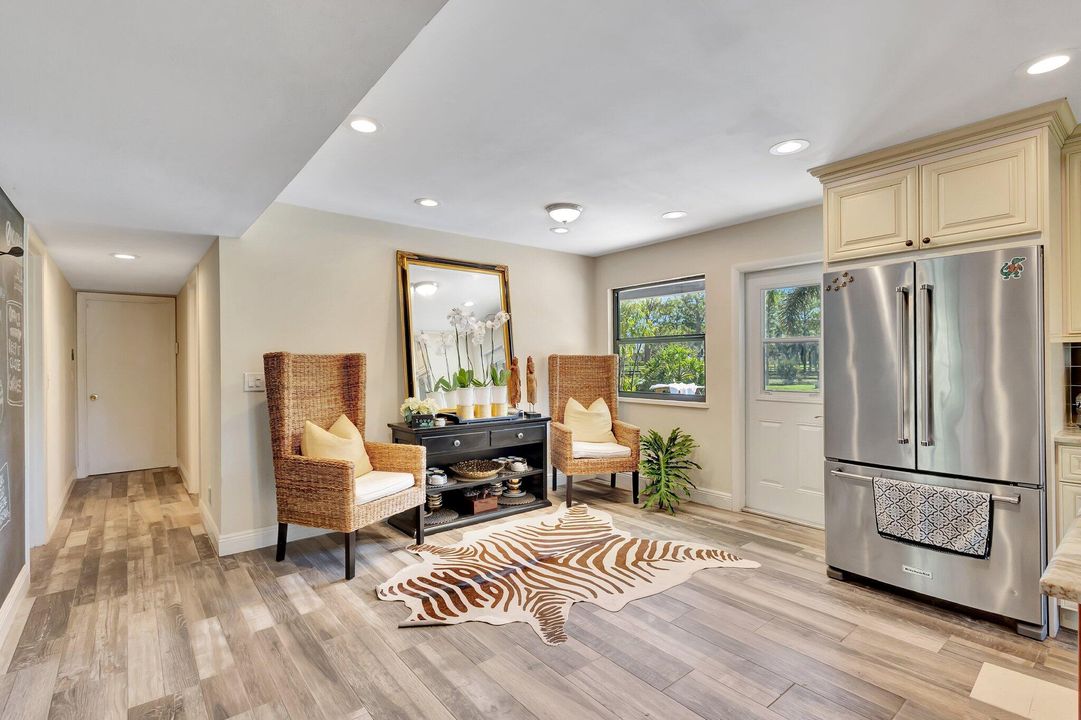 Под контрактом: $9,000 (5 спален, 3 ванн, 3329 Квадратных фут)