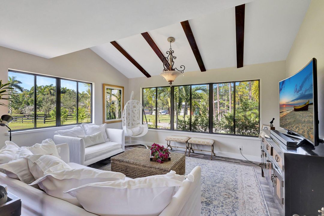 Под контрактом: $9,000 (5 спален, 3 ванн, 3329 Квадратных фут)