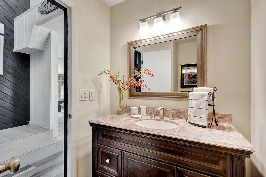 Под контрактом: $9,000 (5 спален, 3 ванн, 3329 Квадратных фут)