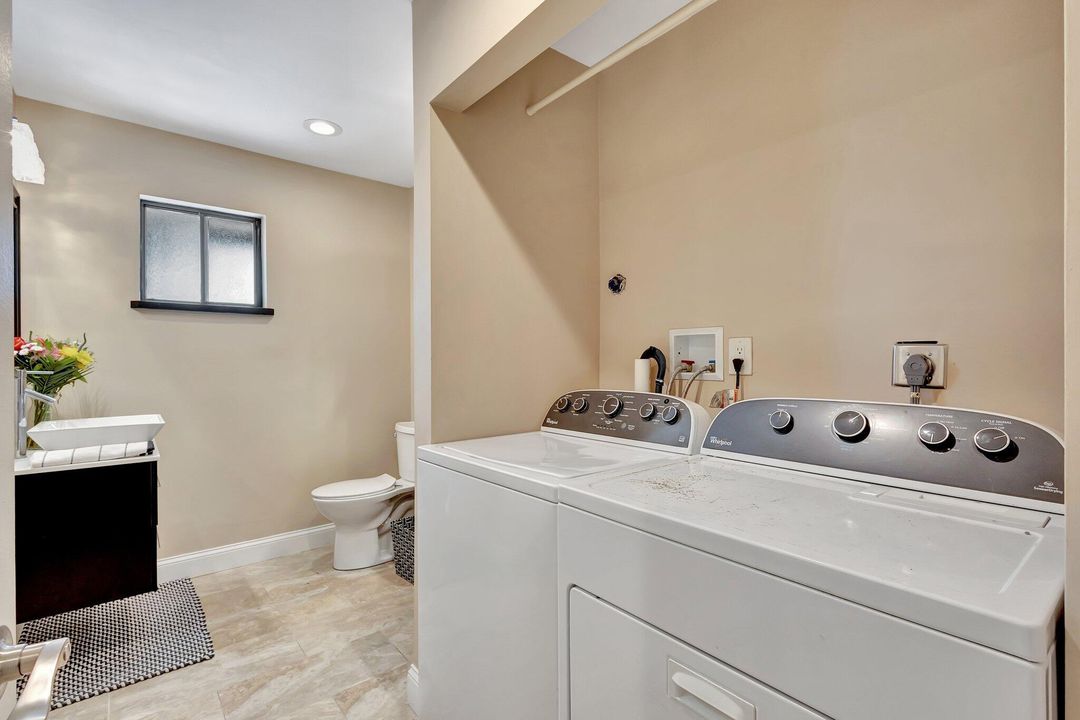 Под контрактом: $9,000 (5 спален, 3 ванн, 3329 Квадратных фут)