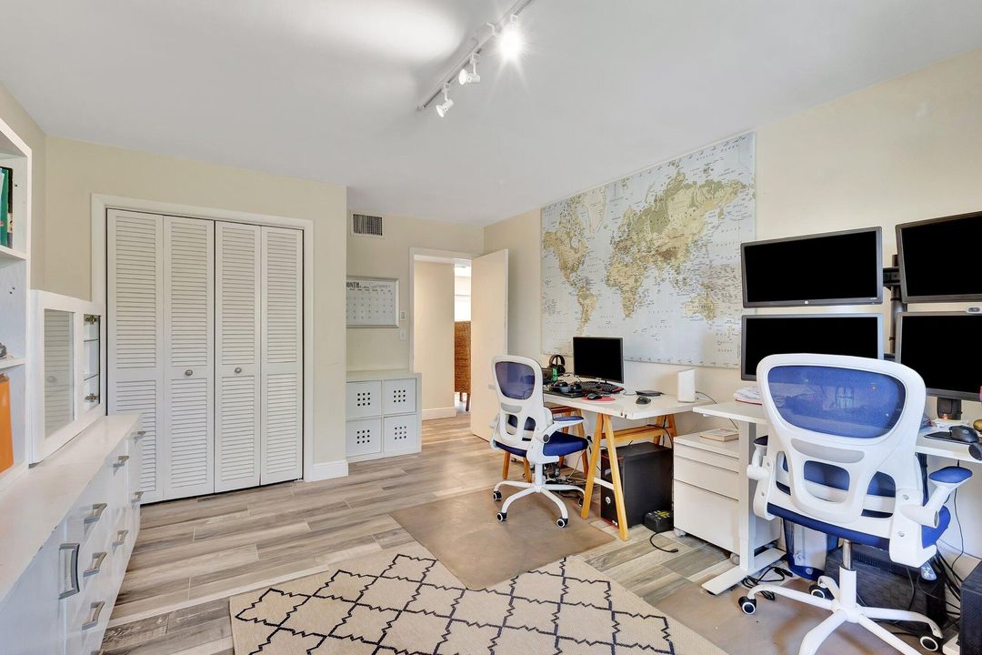 Под контрактом: $9,000 (5 спален, 3 ванн, 3329 Квадратных фут)