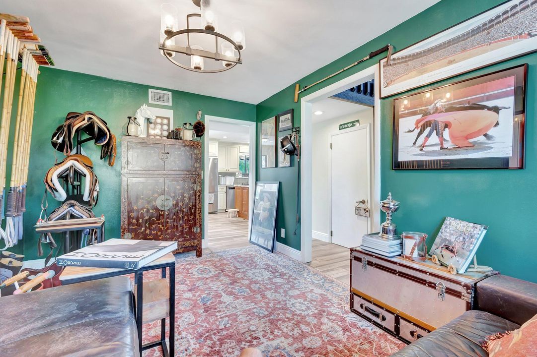 Под контрактом: $9,000 (5 спален, 3 ванн, 3329 Квадратных фут)