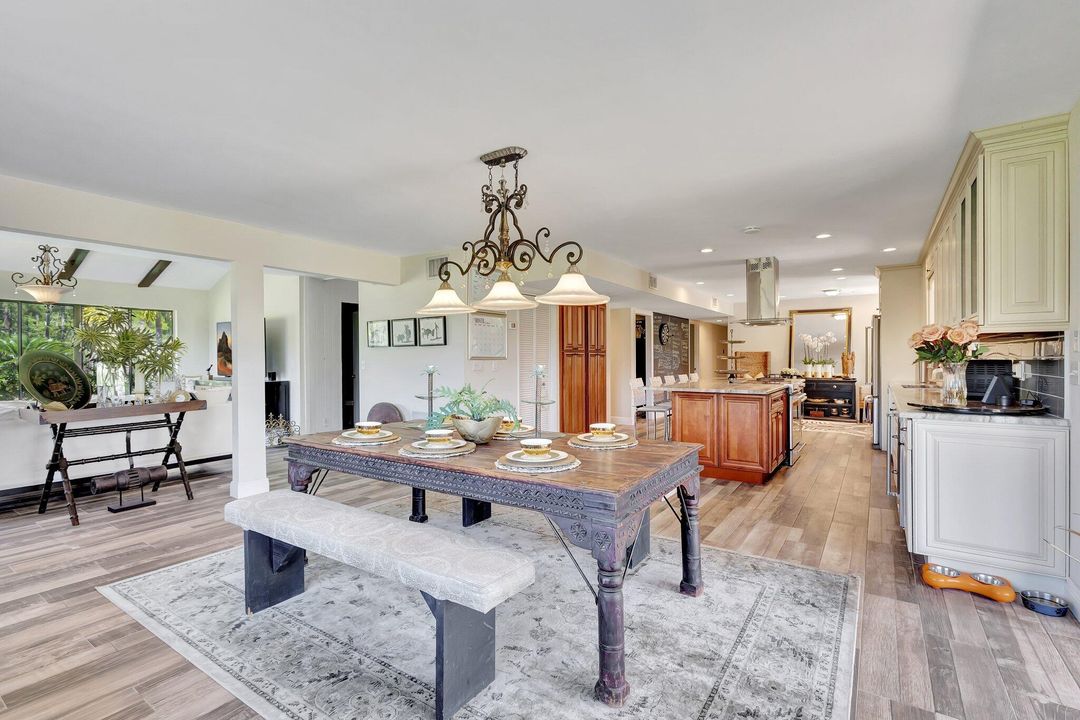 Под контрактом: $9,000 (5 спален, 3 ванн, 3329 Квадратных фут)