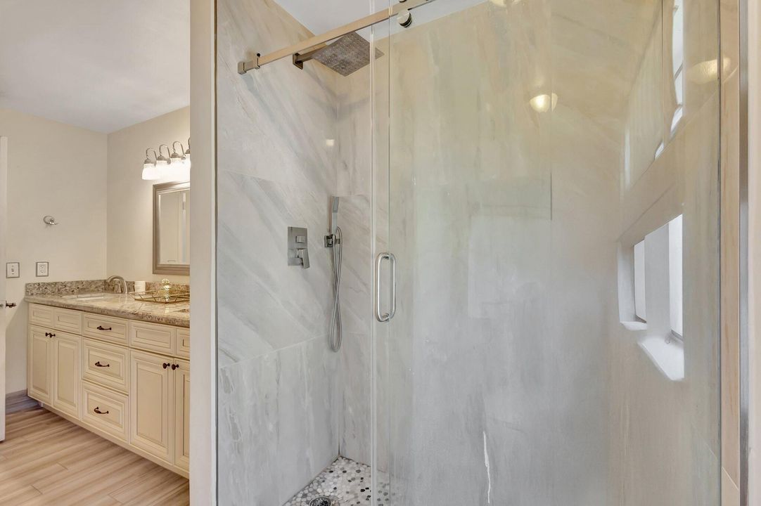 Под контрактом: $9,000 (5 спален, 3 ванн, 3329 Квадратных фут)