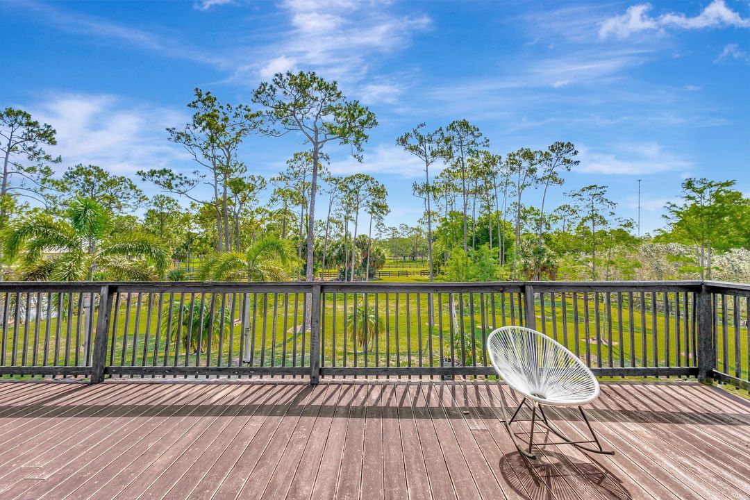 Под контрактом: $9,000 (5 спален, 3 ванн, 3329 Квадратных фут)