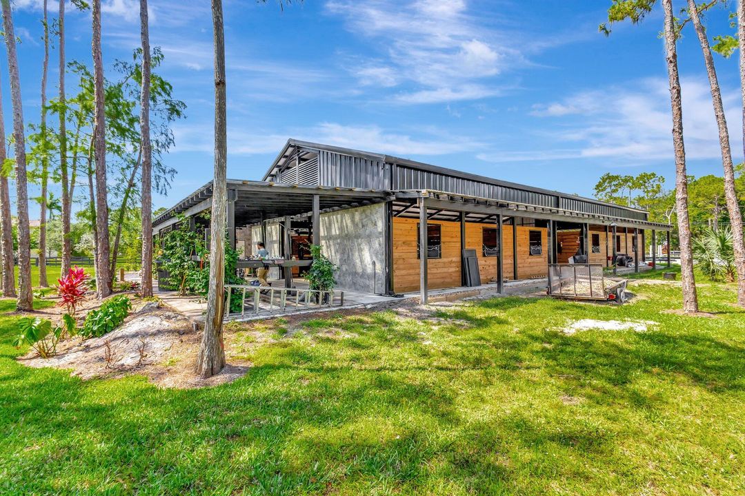 Под контрактом: $9,000 (5 спален, 3 ванн, 3329 Квадратных фут)