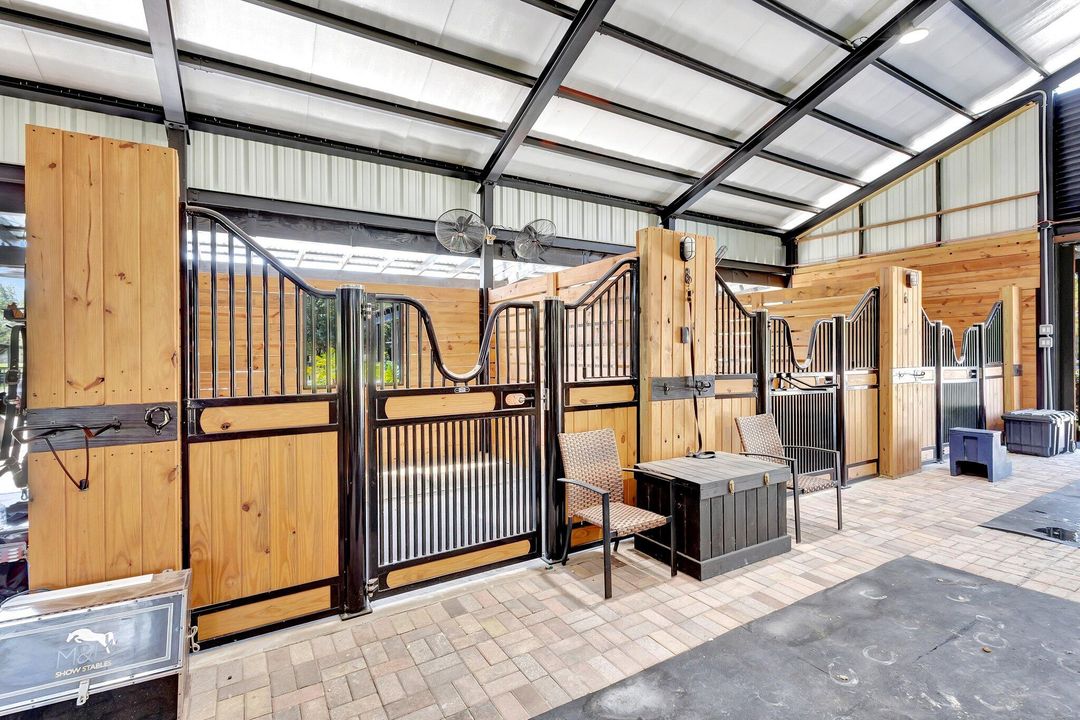 Под контрактом: $9,000 (5 спален, 3 ванн, 3329 Квадратных фут)