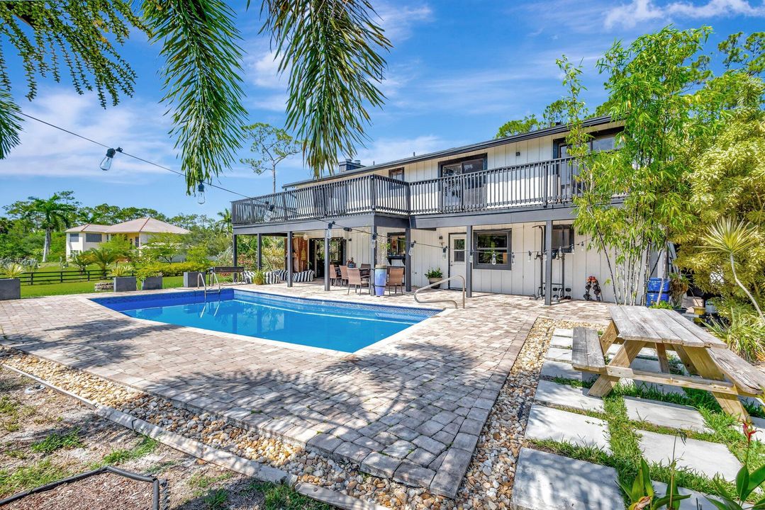 Под контрактом: $9,000 (5 спален, 3 ванн, 3329 Квадратных фут)