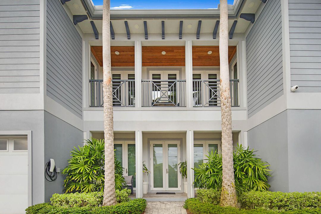 Active With Contract: $2,525,000 (5 beds, 4 baths, 4707 Square Feet)