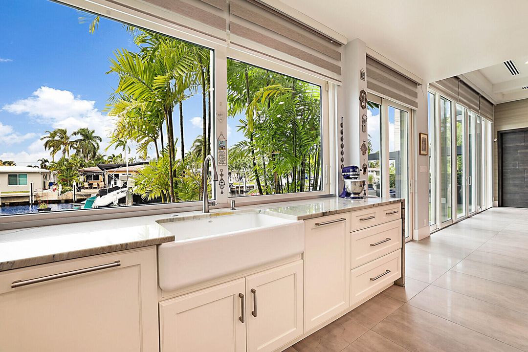 Active With Contract: $2,525,000 (5 beds, 4 baths, 4707 Square Feet)