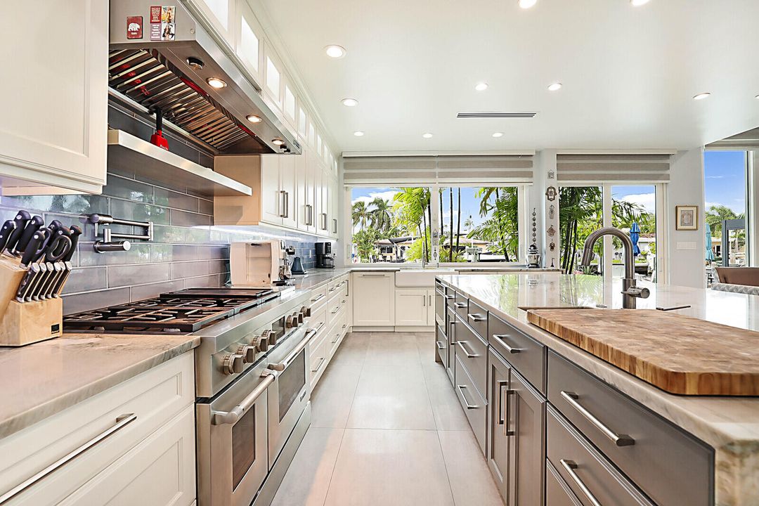 Active With Contract: $2,525,000 (5 beds, 4 baths, 4707 Square Feet)