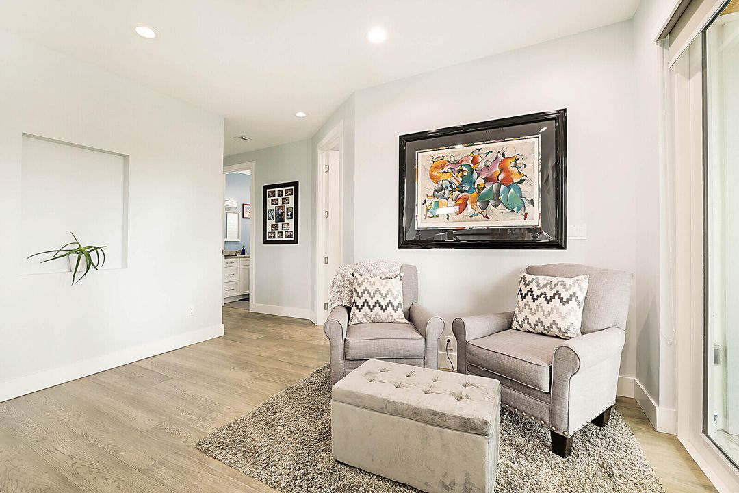 Active With Contract: $2,525,000 (5 beds, 4 baths, 4707 Square Feet)
