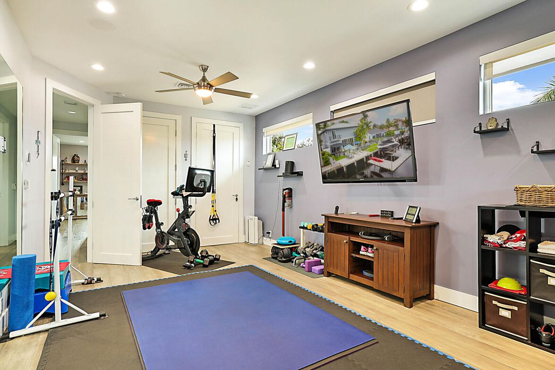 Active With Contract: $2,525,000 (5 beds, 4 baths, 4707 Square Feet)