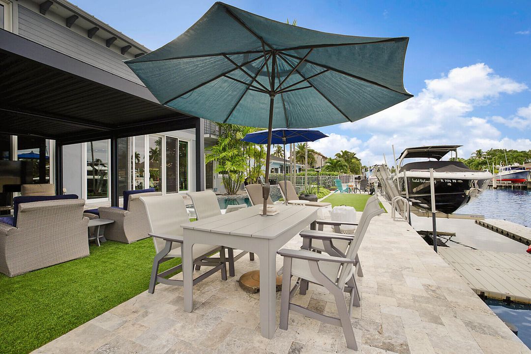 Active With Contract: $2,525,000 (5 beds, 4 baths, 4707 Square Feet)