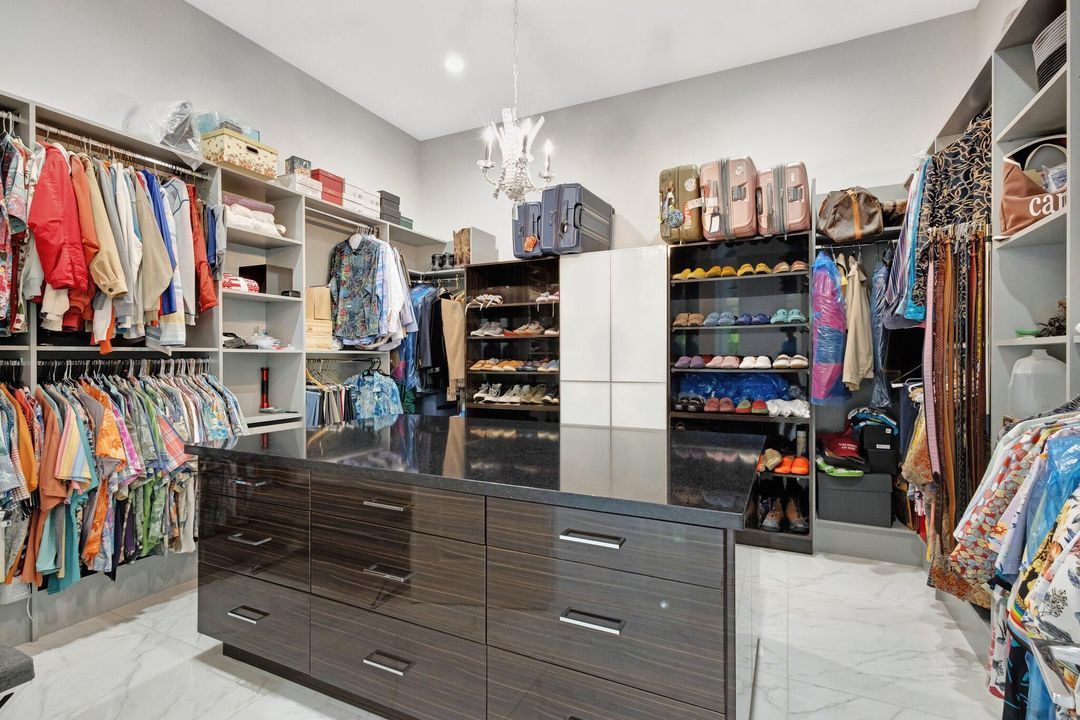 На продажу: $9,800,000 (4 спален, 4 ванн, 5039 Квадратных фут)