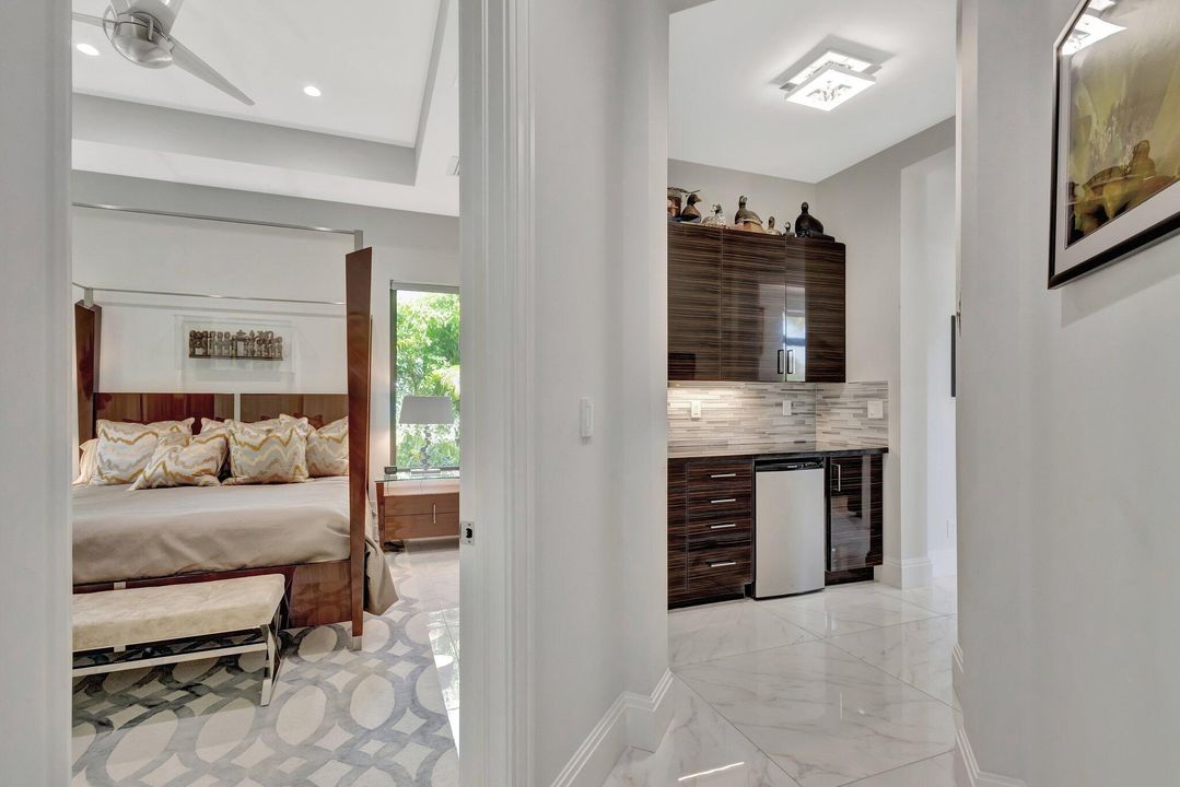 На продажу: $9,800,000 (4 спален, 4 ванн, 5039 Квадратных фут)