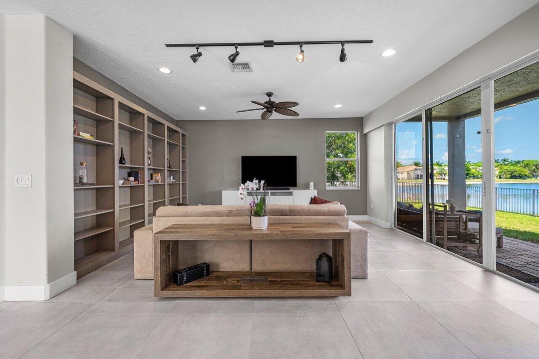 Active With Contract: $839,999 (6 beds, 3 baths, 3662 Square Feet)