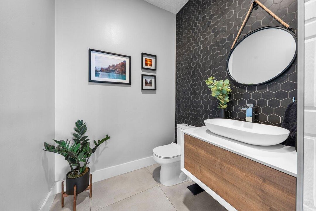 Active With Contract: $839,999 (6 beds, 3 baths, 3662 Square Feet)