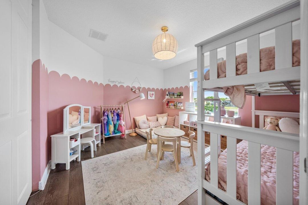 Active With Contract: $839,999 (6 beds, 3 baths, 3662 Square Feet)