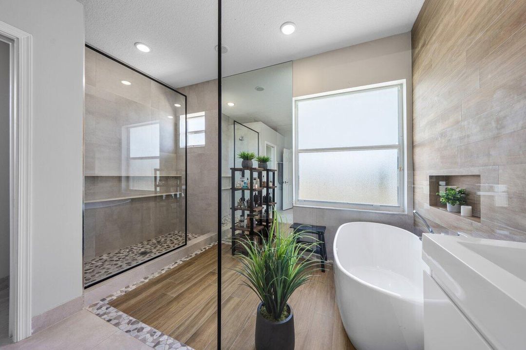 Active With Contract: $839,999 (6 beds, 3 baths, 3662 Square Feet)