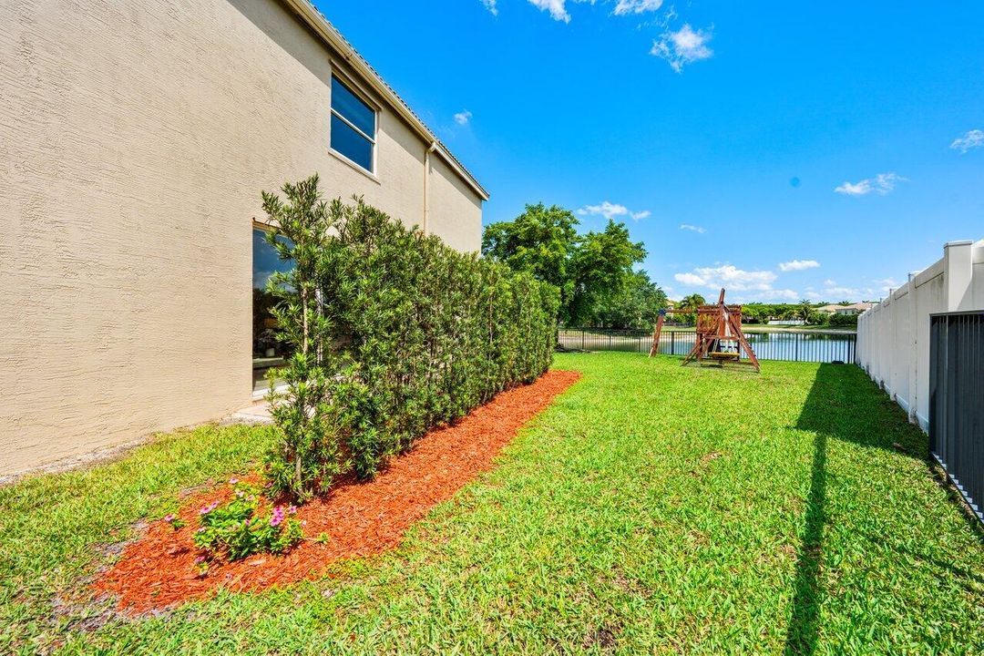 Active With Contract: $839,999 (6 beds, 3 baths, 3662 Square Feet)