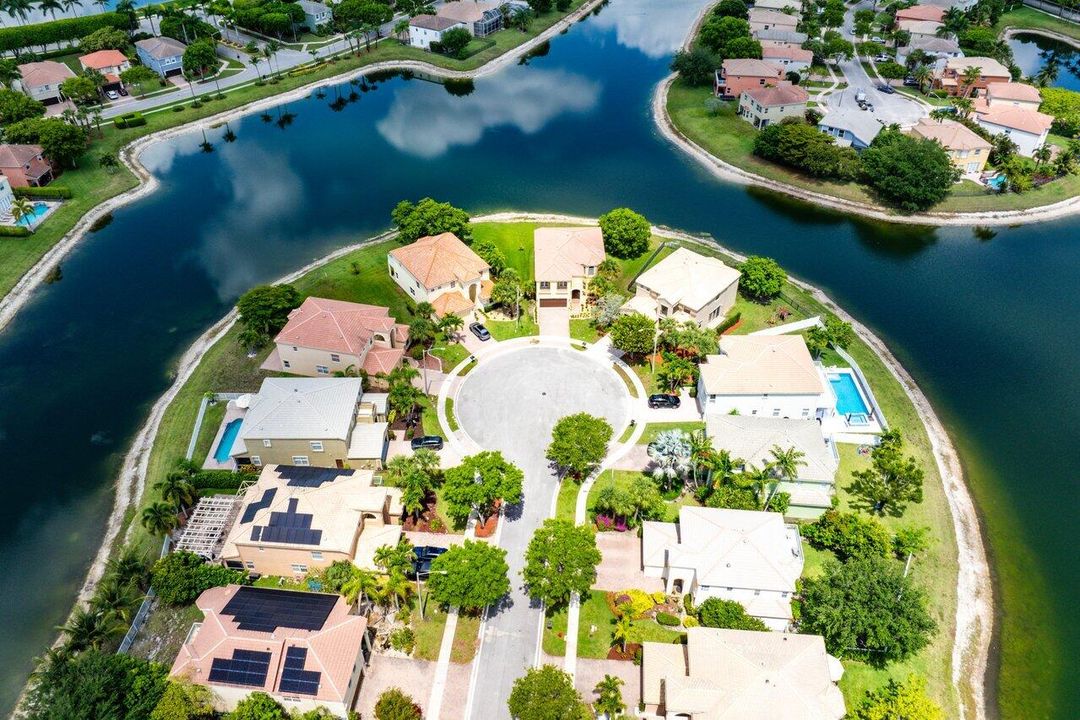 Active With Contract: $839,999 (6 beds, 3 baths, 3662 Square Feet)