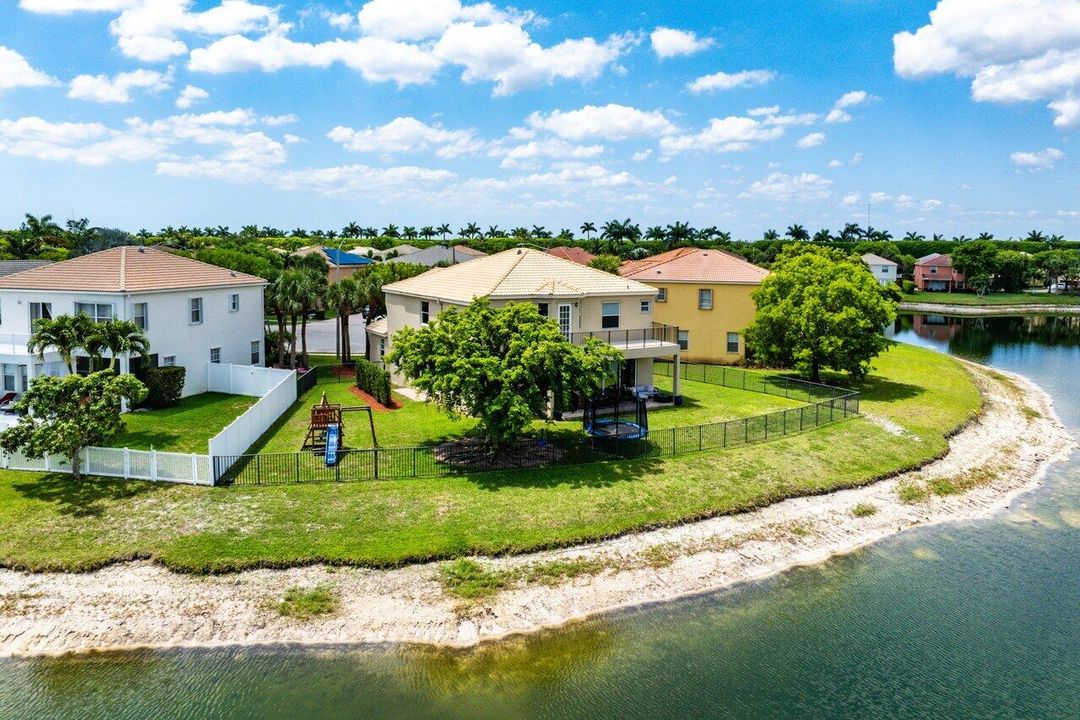 Active With Contract: $839,999 (6 beds, 3 baths, 3662 Square Feet)