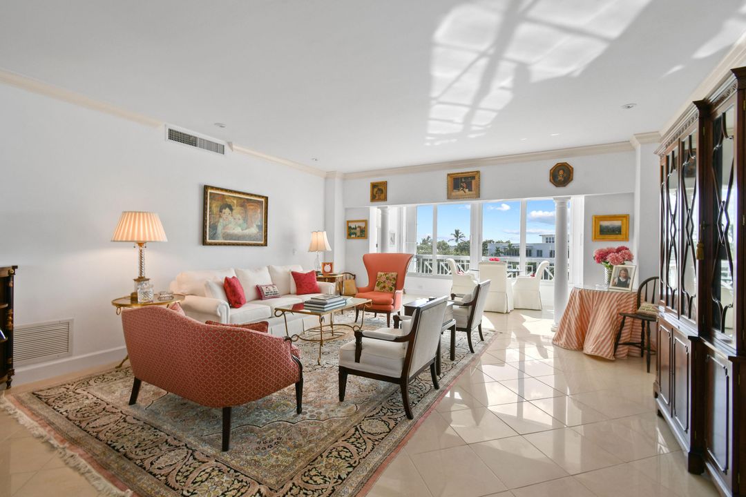 Под контрактом: $1,750,000 (2 спален, 2 ванн, 1577 Квадратных фут)