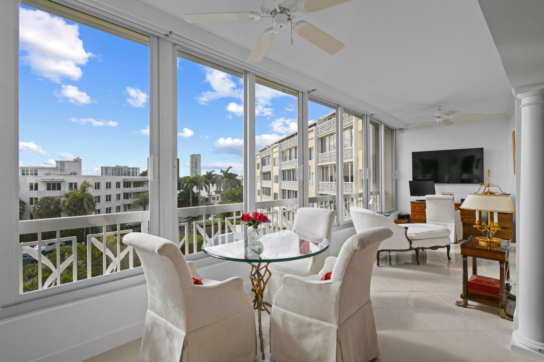 Под контрактом: $1,750,000 (2 спален, 2 ванн, 1577 Квадратных фут)